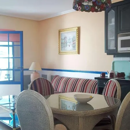 Апартаменти Puerto Del Carmen Sleeps 3 Pool Wifi Пуерто-дель-Кармен