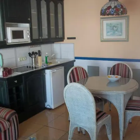 Puerto Del Carmen Sleeps 3 Pool Wifi Apartamento Puerto del Carmen (Lanzarote)